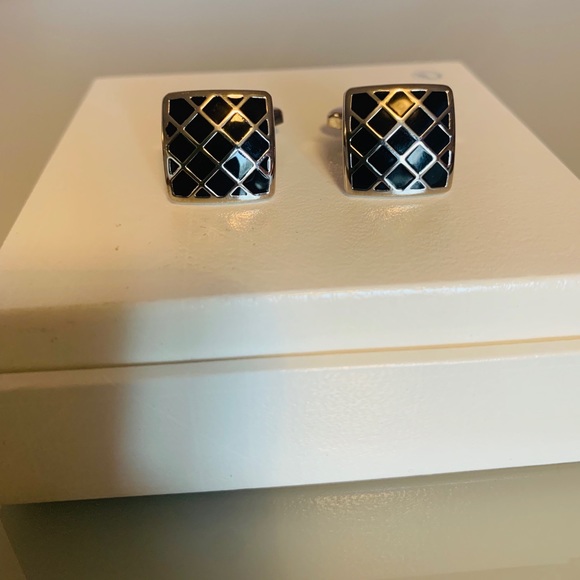 Cufflink - Picture 3 of 5